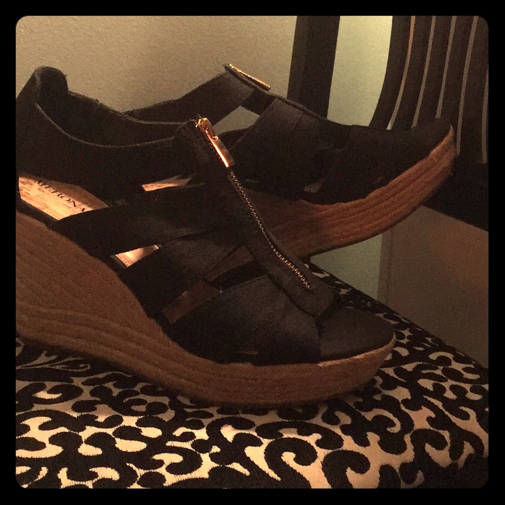 👠Super Cute Tweed and black Wedges by Merona👠